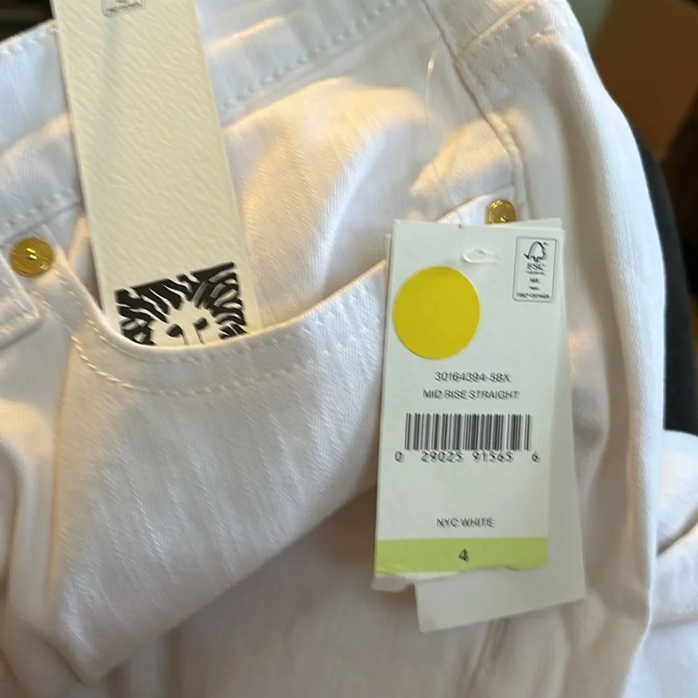 Anna Klein Straight Leg Jeans. NWT‎